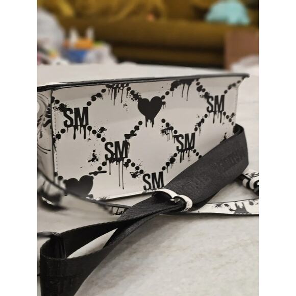 Steve Madden Bevelyn Satchel Halloween White & Black Bleeding Hearts. New - Picture 9 of 12